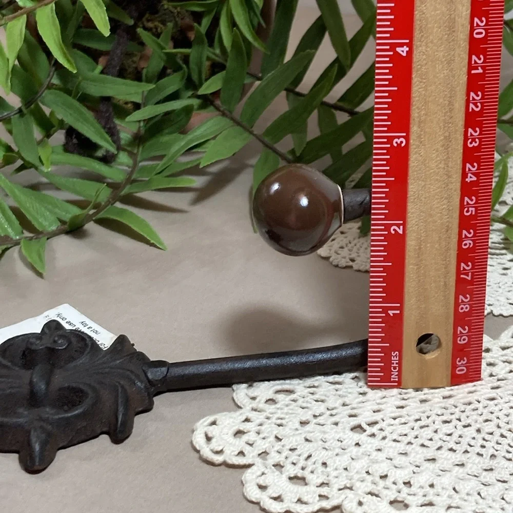 NWT Cast Iron Wall Hooks Set Of 3
